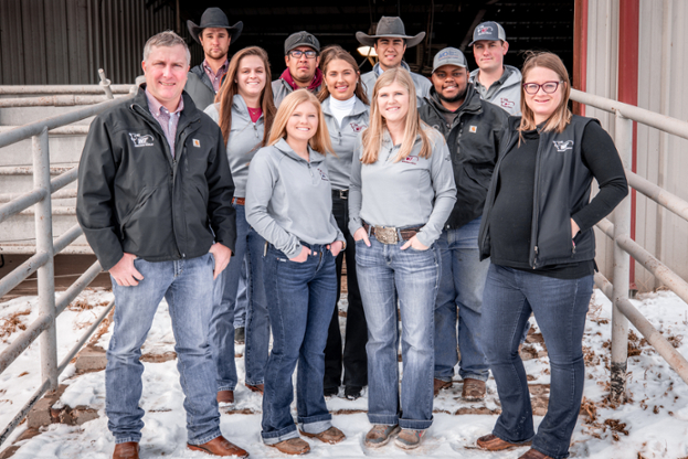 Ag feedlot students with 2 profs